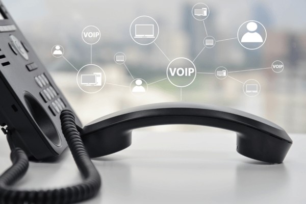علاوه بر تلفن‌های IP، می‌توانید با استفاده از دستگاه تلفن همراه، کامپیوتر و سایر سیستم هایی که به شبکه وصل می شوند، از ویپ مجموعه تان استفاده کنید.